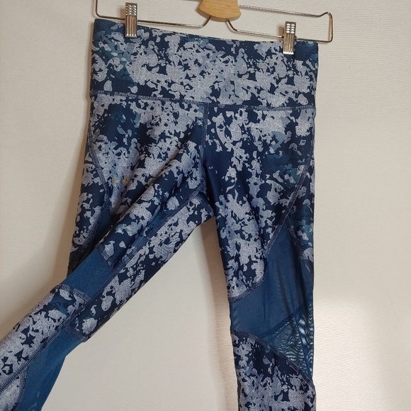 Under Armour Compression Heat Gear Crop Leggings Blue‎ Camo Mesh Cutout Medium M - Picture 6 of 11